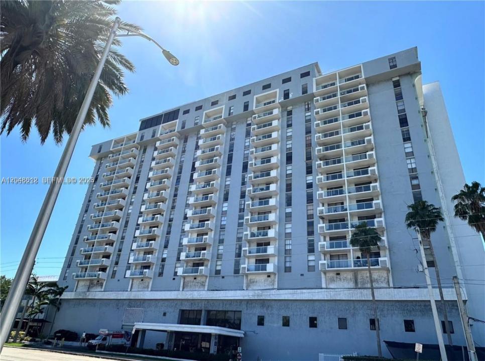 13499 Biscayne Blvd 412, North Miami, Florida 33181, USA