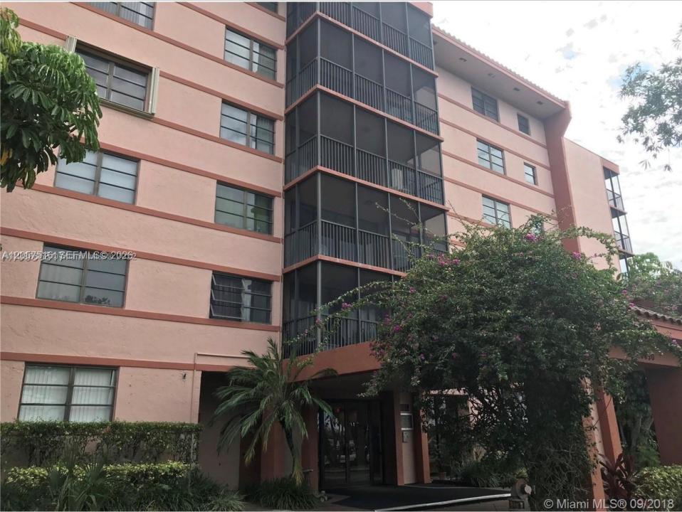 20850 San Simeon Way 107-5, Miami, Florida 33179, Stati Uniti