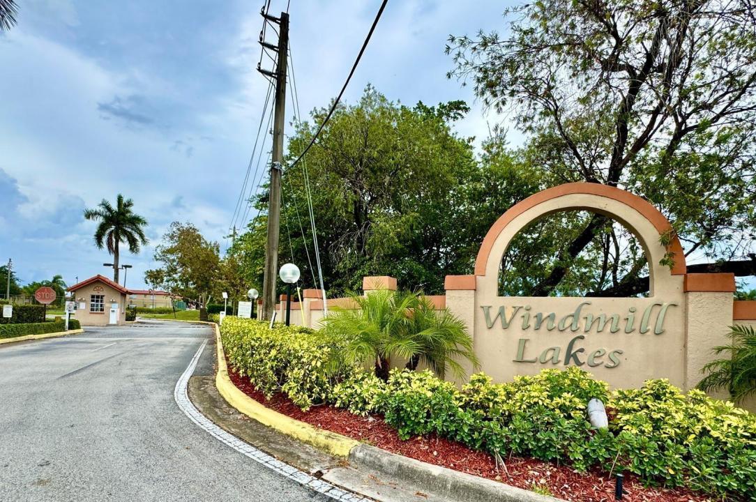 334 SW 86TH Avenue 108, Pembroke Pines, Floride 33025, États-Unis