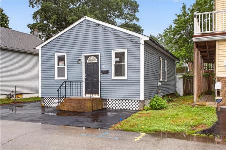68 Uncas Street, Warwick, Rhode Island 02889, USA