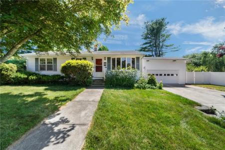 74 Daytona Avenue, Narragansett, Rhode Island 02882, USA