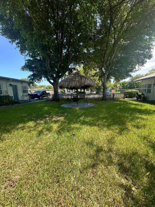 705 NE 3RD Street 2, Hallandale Beach, Florida 33009, Stati Uniti