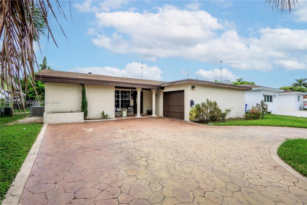 3821 E Lake Ter, Miramar, Florida 33023, USA