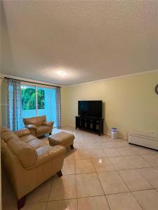 17145 N Bay Rd 4301, Sunny Isles Beach, Florida 33160, USA