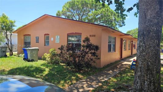 850 SW 6th Ct 3, Pompano Beach, Florida 33060, USA