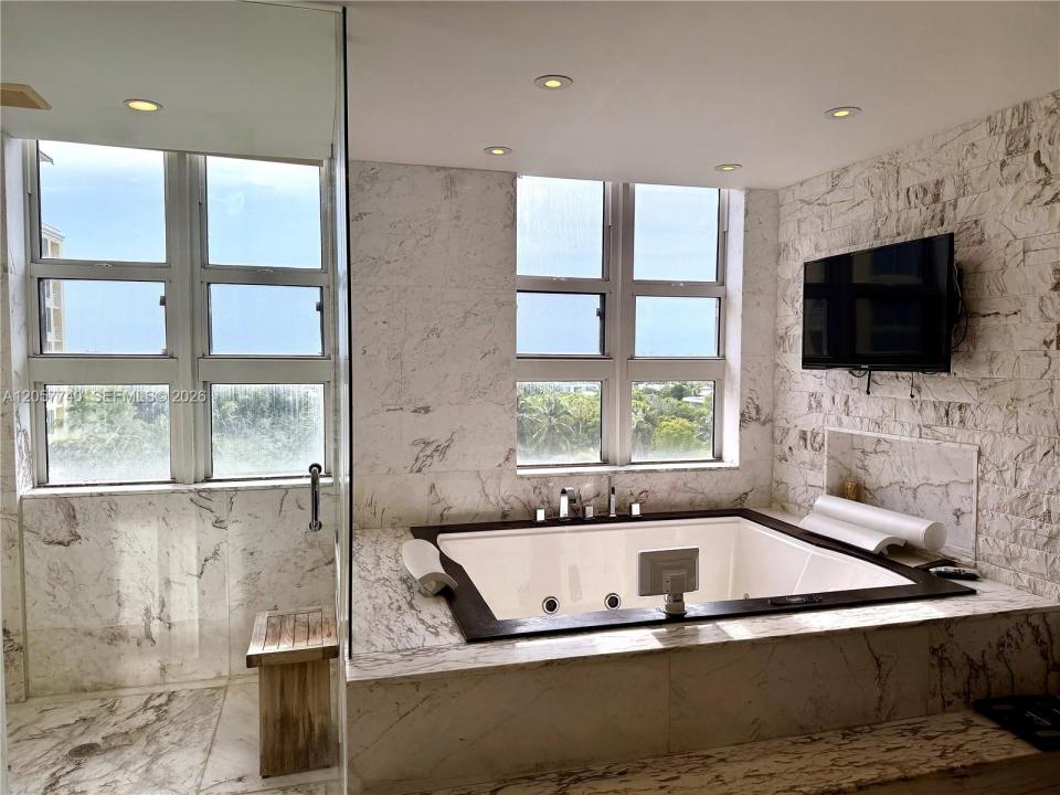430 Grand Bay Dr 708, Key Biscayne, Florida 33149, USA