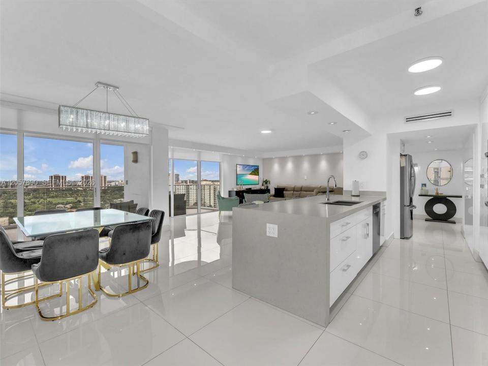 19707 Turnberry Way 21D, Aventura, Florida 33180, Stati Uniti