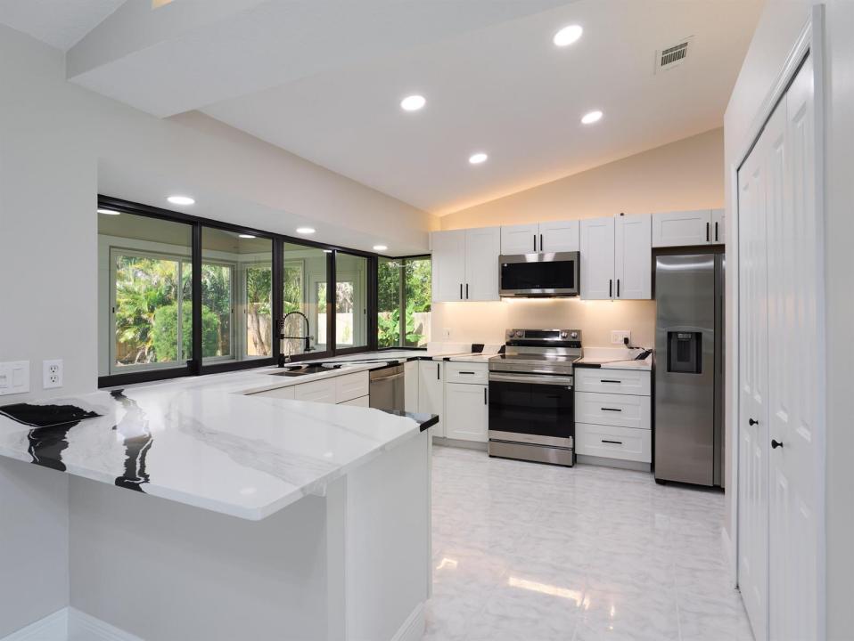672 SW Ewing Avenue, Port St. Lucie, Florida 34983, Stati Uniti