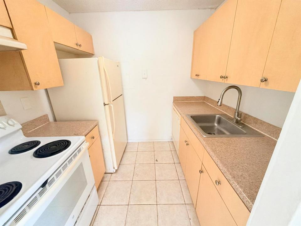 1089 N BENOIST FARMS Road 102, West Palm Beach, Florida 33411, USA