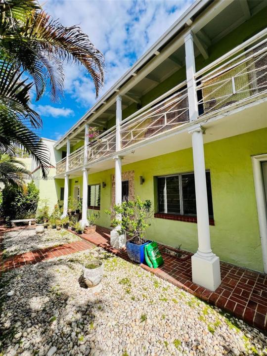 2830 Pine Tree Dr 1, Miami Beach, Florida 33139, Stati Uniti