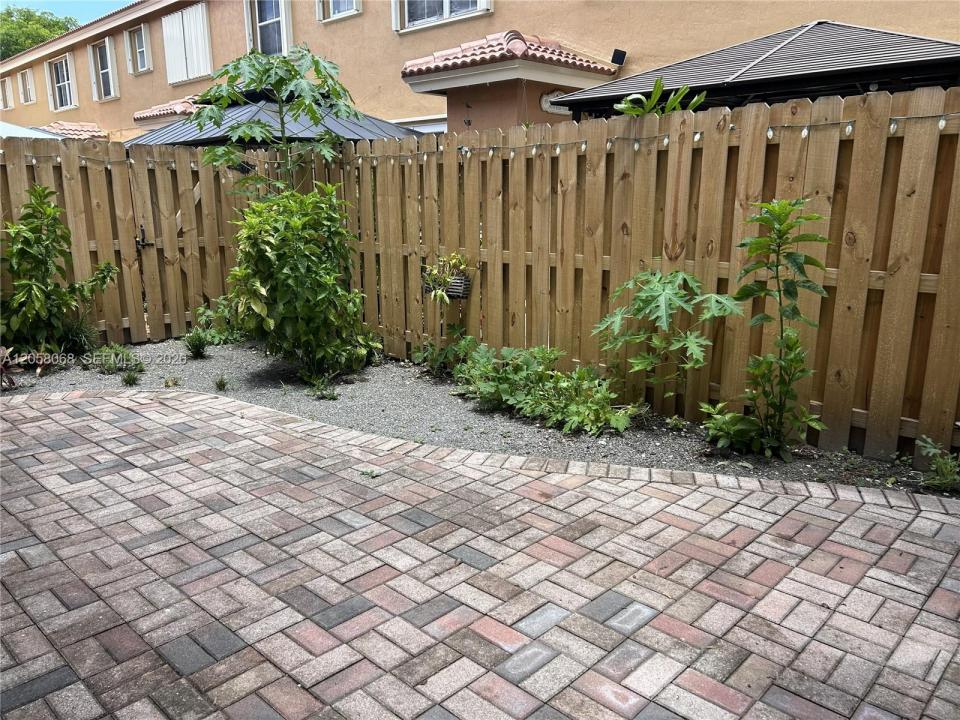 8545 NW 140th St 1101, Miami Lakes, Florida 33016, USA