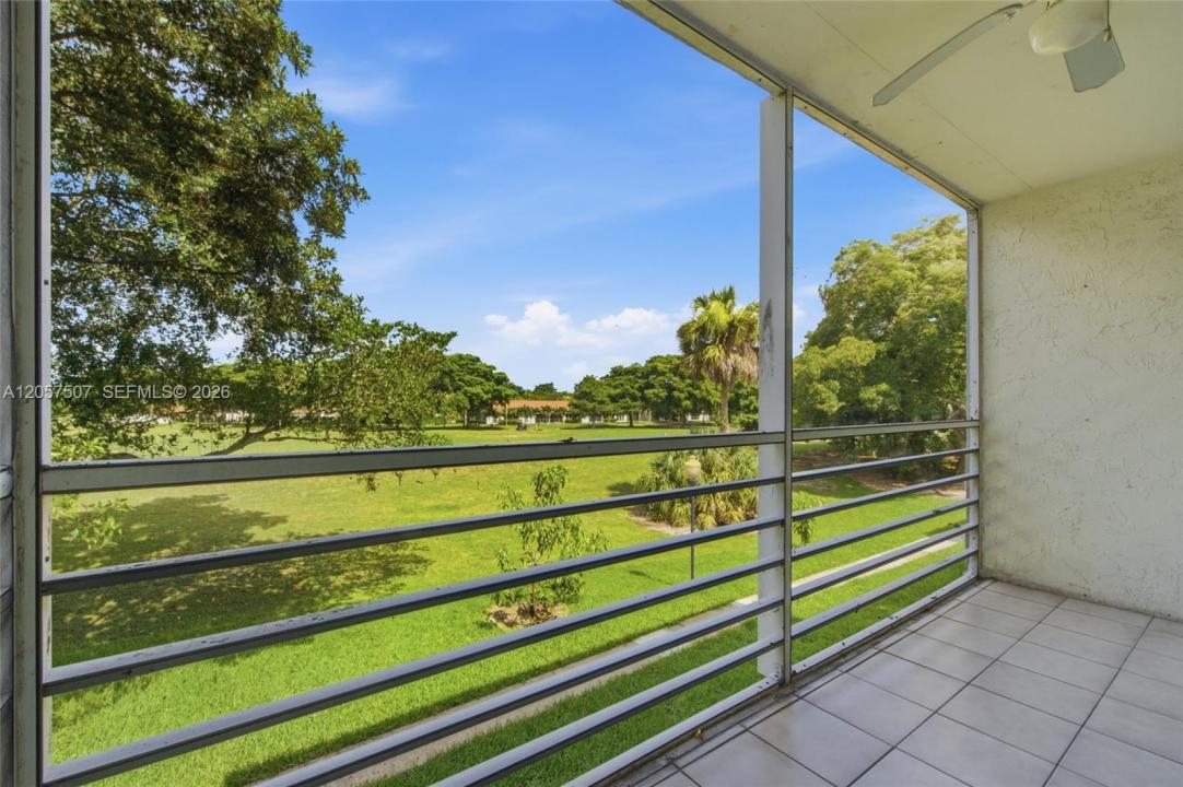 8421 Lagos De Campo Blvd 202T, Tamarac, Florida 33321, USA