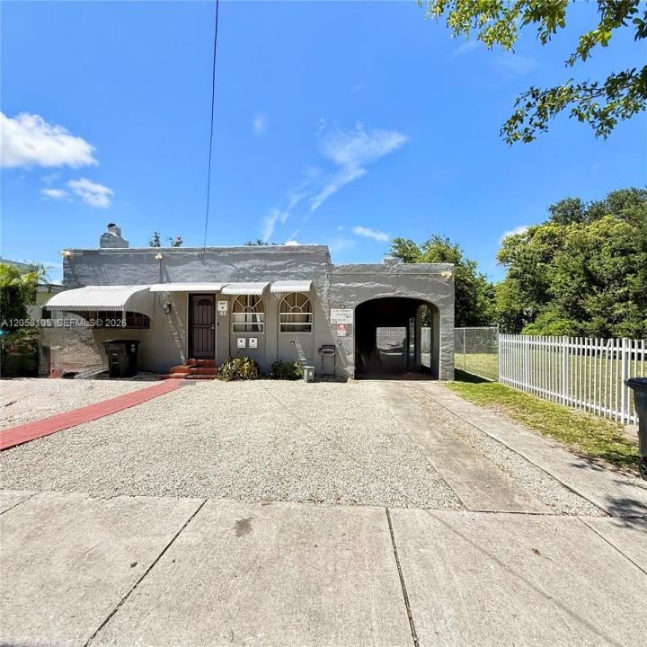 737 NE 127th St B, North Miami, פלורידה 33161, ארצות הברית של אמריקה