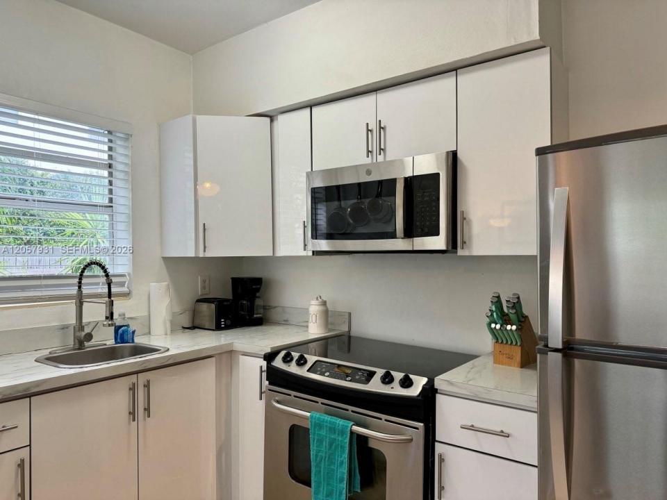 1130 NE 81st St 4, Miami, Florida 33138, USA