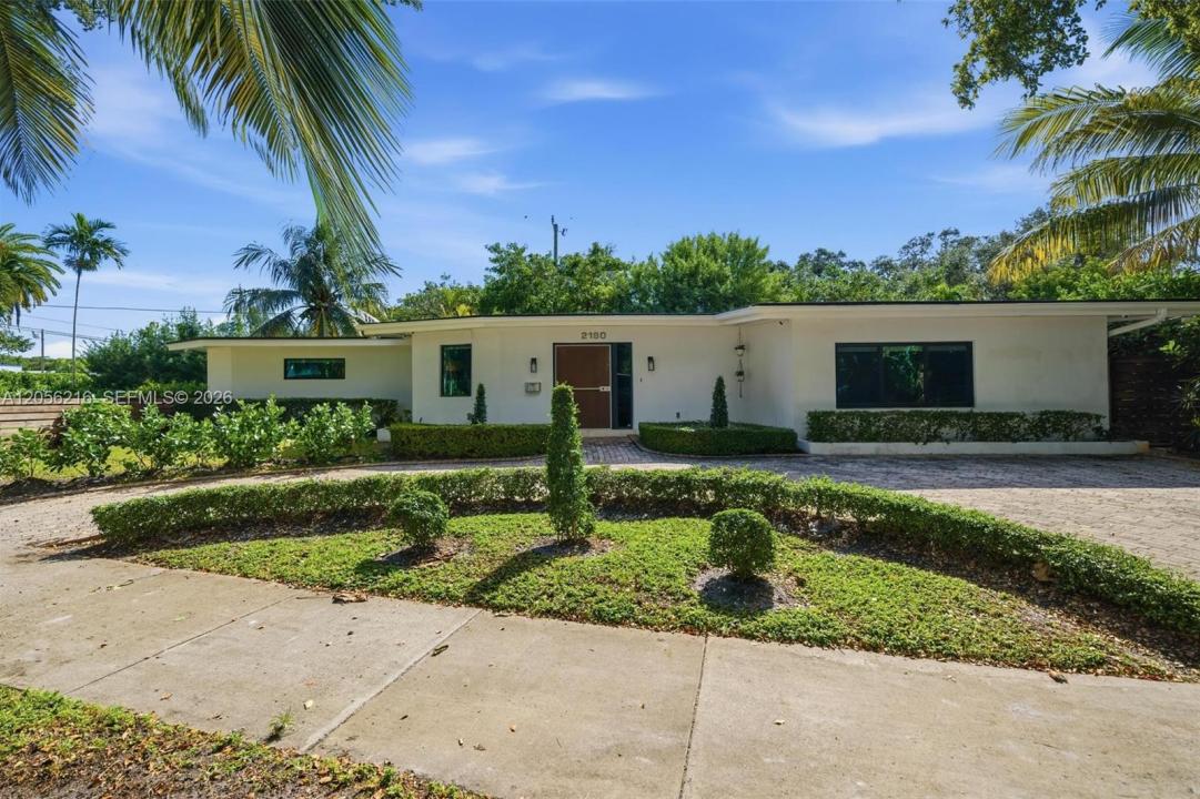 2180 NE 191st Dr, North Miami Beach, Florida 33179, USA
