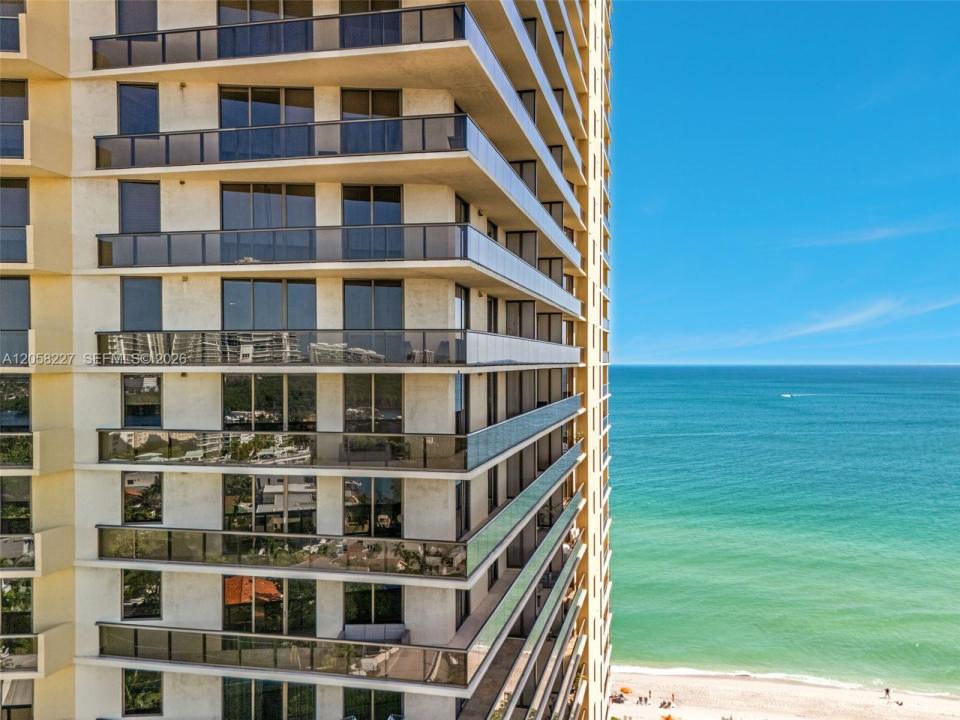 16275 Collins Ave 1604, Sunny Isles Beach, Floryda 33160, USA