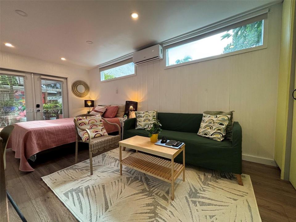 8220 NE 1st Pl 3C, Miami, Florida 33138, USA
