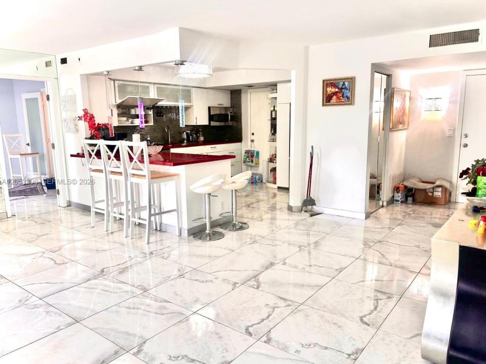 300 Diplomat Pkwy 301, Hallandale Beach, Florida 33009, USA