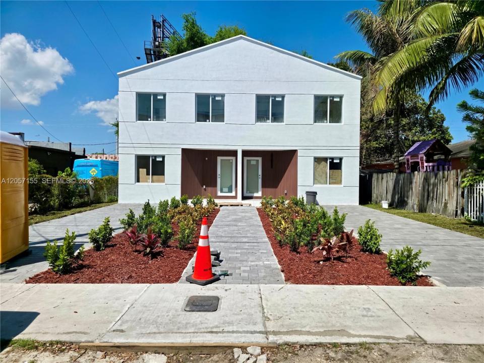 1629 NW 40th St 1, Miami, Floryda 33142, USA