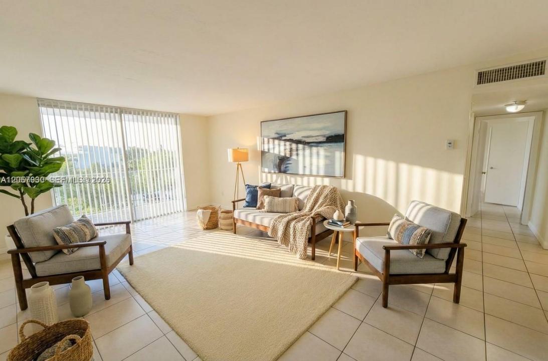 496 NW 165th St Rd D-409, Miami, Floride 33169, États-Unis