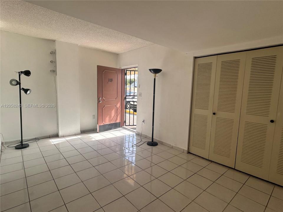 300 NW 42nd Ave 109, Miami, Florida 33126, USA