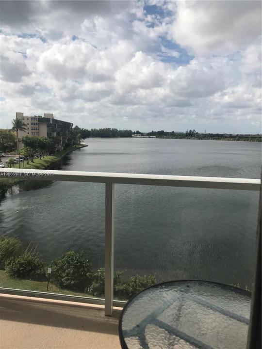 1301 NE Miami Gardens Dr 524W, Miami, Floride 33179, États-Unis
