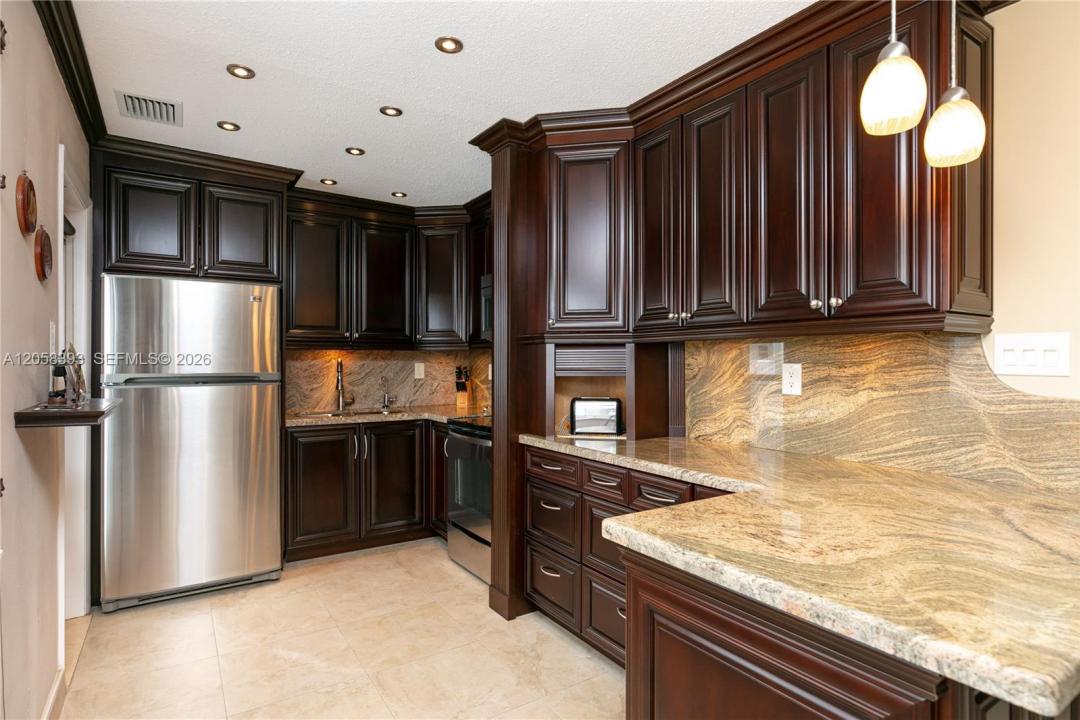 3135 S Ocean Dr 227, Hallandale Beach, Florida 33009, USA