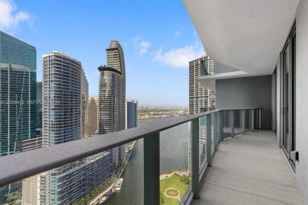 77 SE 5th Street 3902, Miami, Florida 33131, USA
