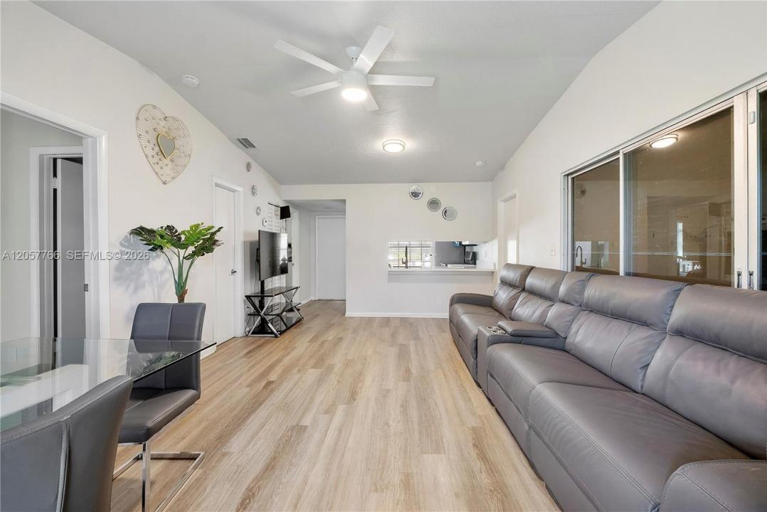 5550 S Lakewood Cir S #B, Margate, فلوريدا 33063, الولايات المتحدة