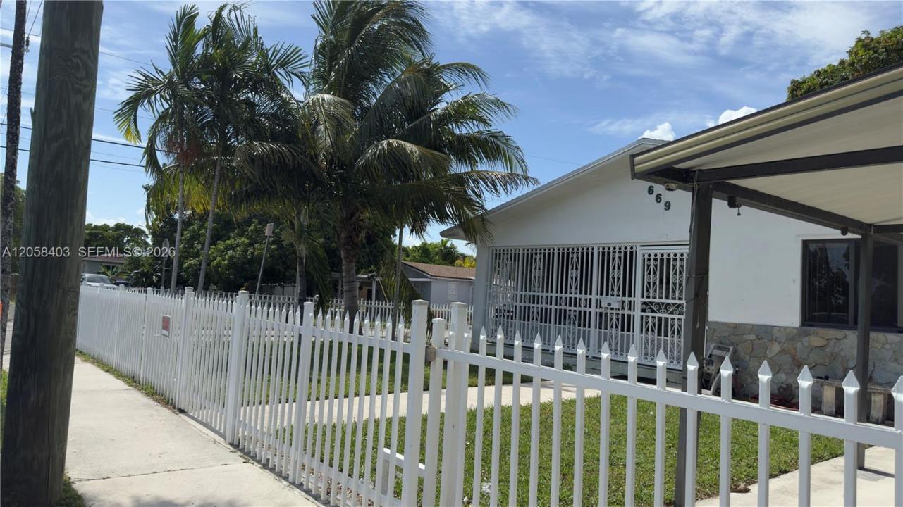 669 W 23rd St, Hialeah, 플로리다 33010, 미국