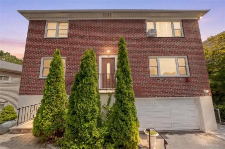21 Bryn Mawr Place, Yonkers, New York 10701, USA