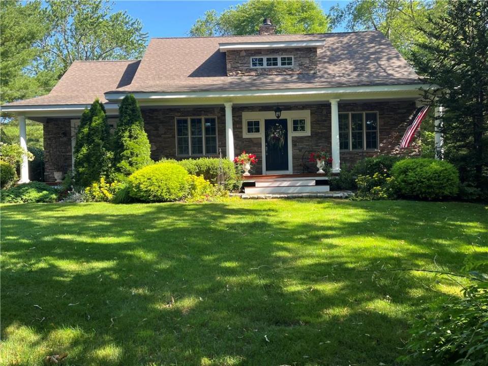 93 Kickemuit Avenue, Bristol, Rhode Island 02809, USA
