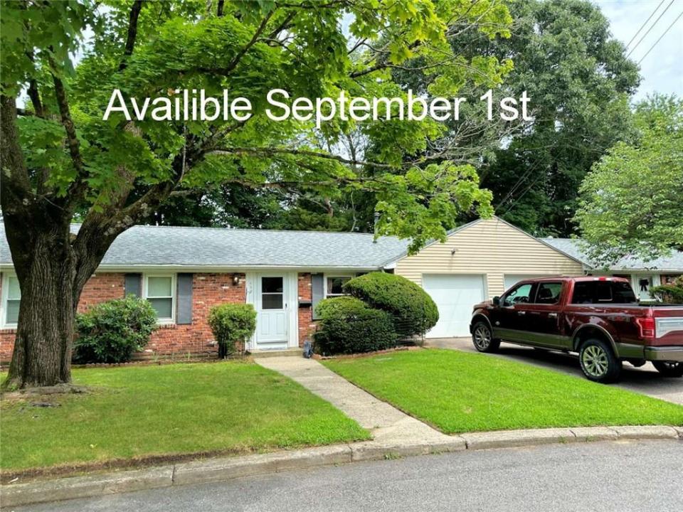 112 Keystone Drive, Warwick, Rhode Island 02886