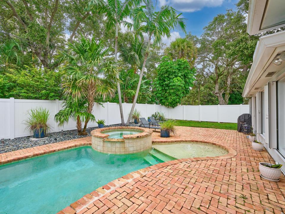683 SW 2ND Street, Boca Raton, Florida 33486, USA