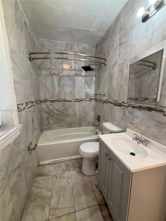 1079 NW 112th Ter 3, Miami, Florida 33168, USA