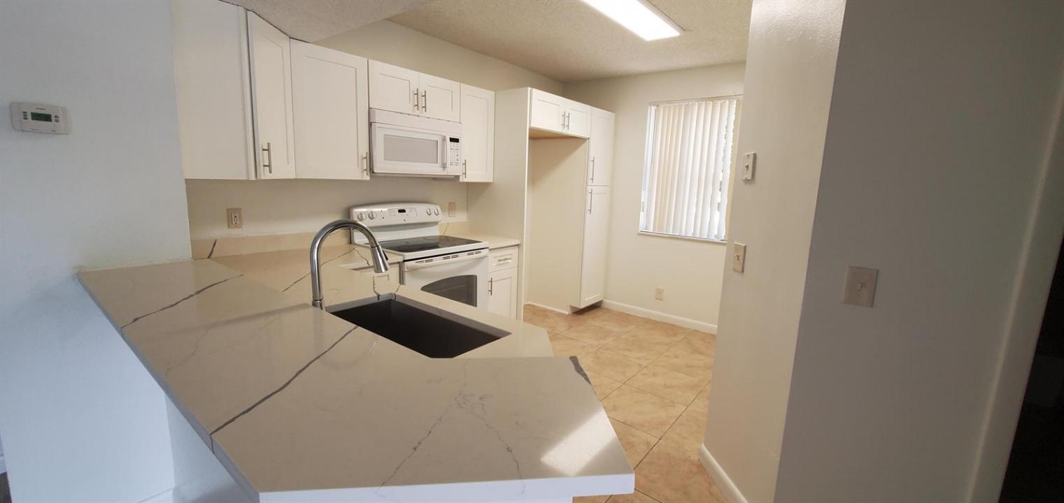 8851 WILES Road 201, Coral Springs, Florida 33067, Stati Uniti