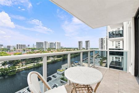 3625 N Country Club Dr 1210, Aventura, Florida 33180, USA