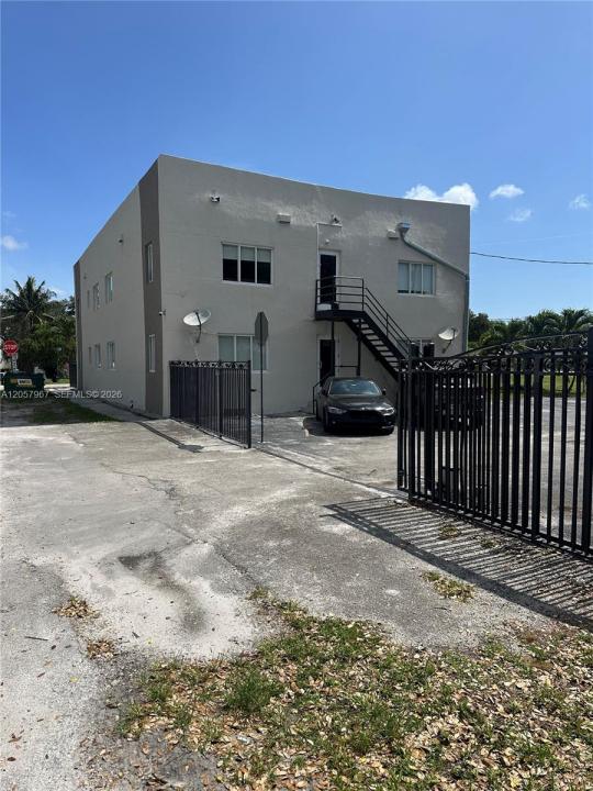 2500 NE 192nd St 6, Miami, Florida 33180, Stati Uniti