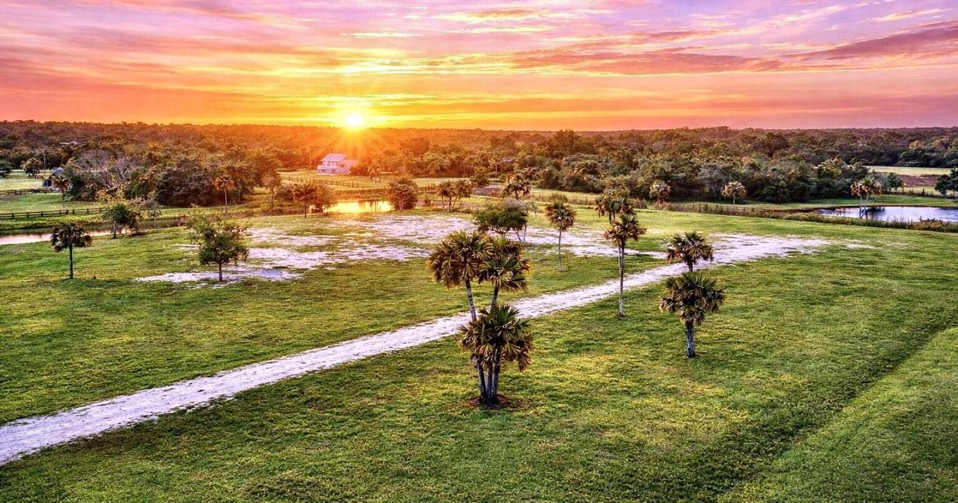 2452 SE 130th Way, Okeechobee, Floryda 34974, USA