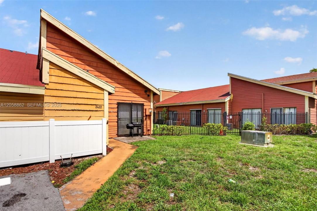 2422 NW 55th Ter, Lauderhill, Floride 33313, États-Unis