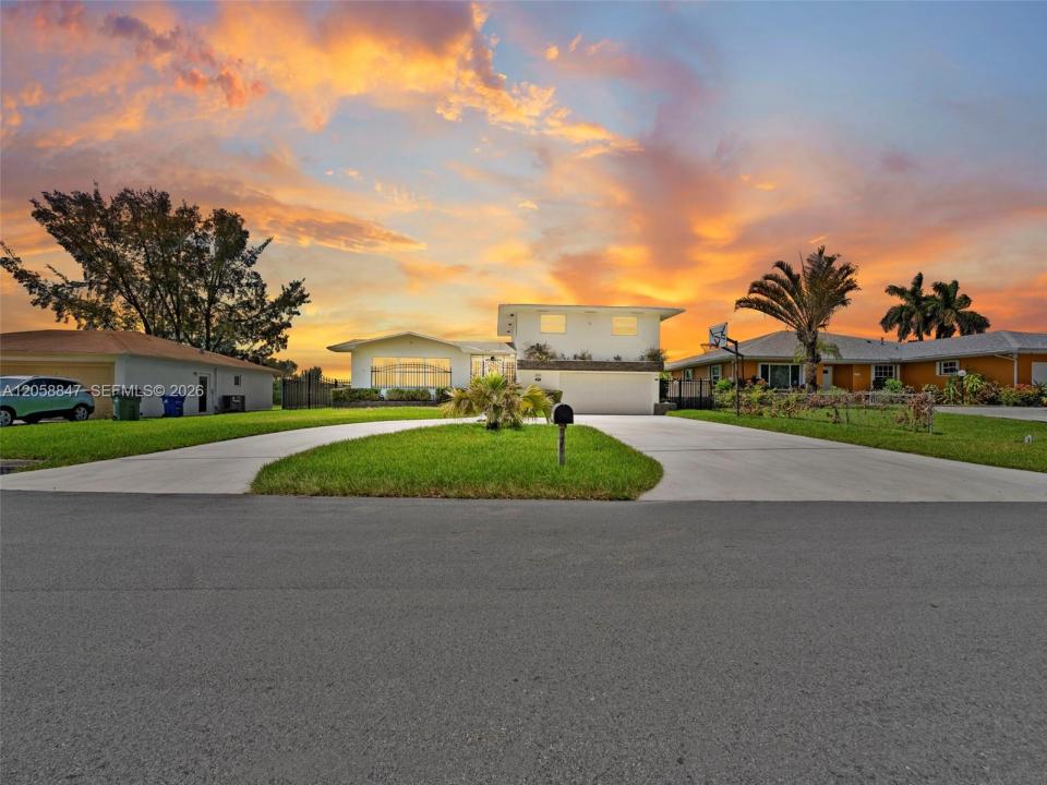 2045 NW 115th St, Miami, Florida 33167, USA