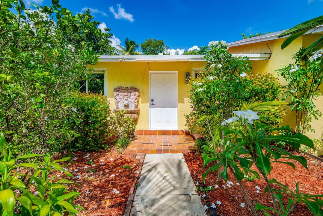 2501 TAYLOR Street C, Hollywood, Florida 33020, USA