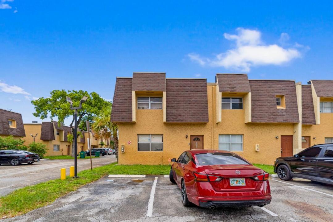 5655 BLUEBERRY Court 1, Lauderhill, Floride 33313, États-Unis