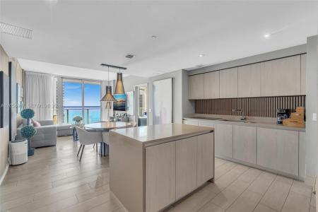 4010 S Ocean Dr R3305, Hollywood, Florida 33019, USA