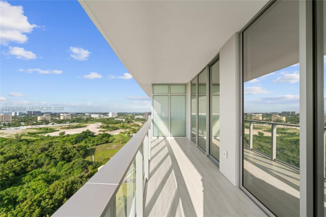 2411 Laguna Circle 1604, North Miami, Flórida 33181, Estados Unidos