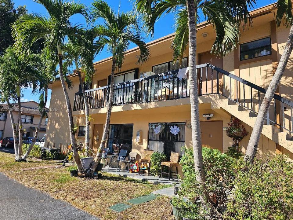 2505 W 67th Pl 22-27, Hialeah, Florida 33016, USA