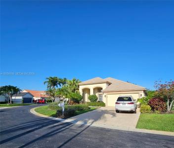 2540 Egret Lake Dr, Green Acres, Florida 33413