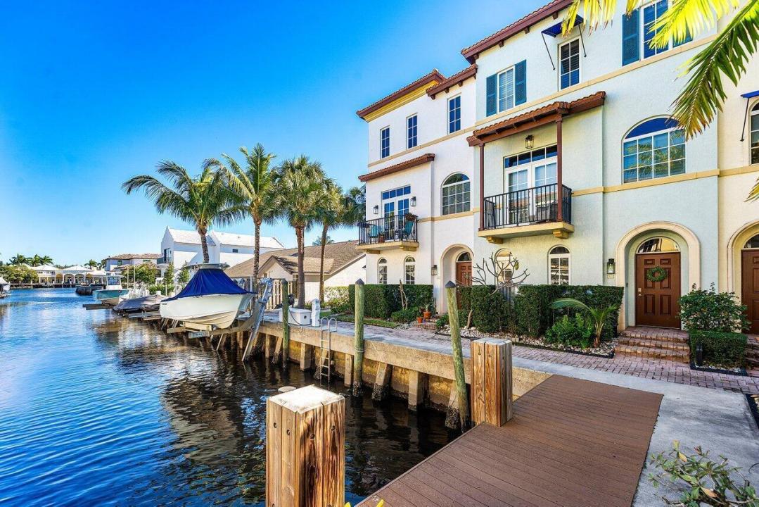 813 Estancia Way, Boynton Beach, Florida 33435