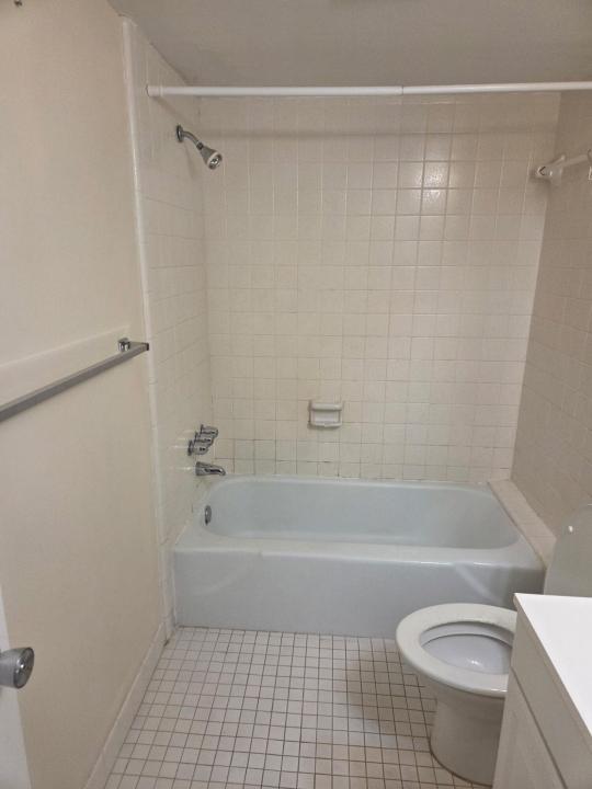 2302 SUNRISE Boulevard 105, Fort Pierce, Florida 34982, HOA KỲ