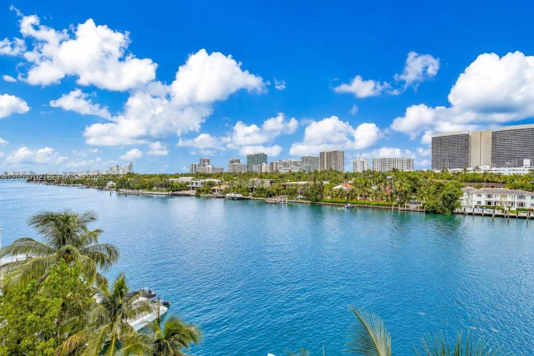 9721 E Bay Harbor Dr 6D, Bay Harbor Islands, Florida 33154, USA